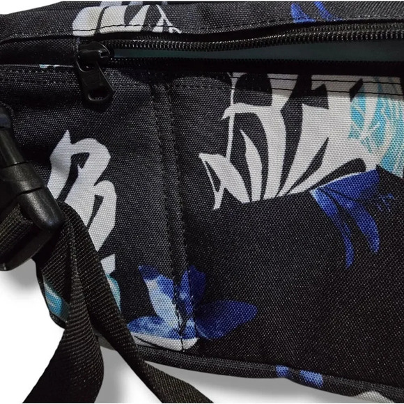 Levi's Stratuss Co. Women's multicolor banana leaf Zippered fanny pack waist Bag - Picture 7 of 9